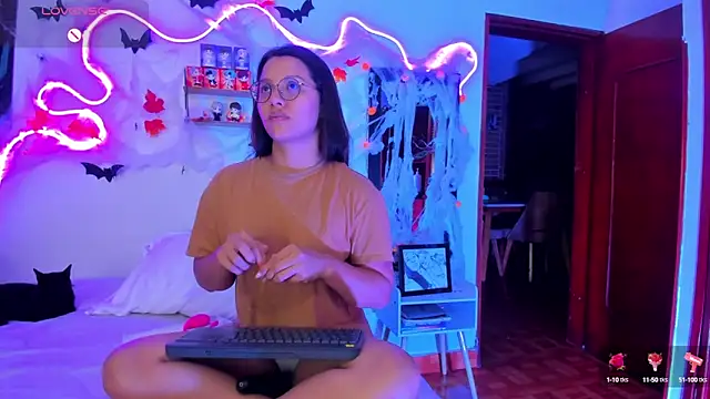 Snapshot of Dilan_and_Mia chatting on October 13, 2025, 8:14 am Dilan and Mia online show from October 13, 2025, 8:14 am