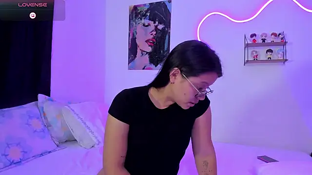 Snapshot of Dilan_and_Mia chatting on November 21, 2025, 1:04 am Dilan and Mia online show from November 21, 2025, 1:04 am