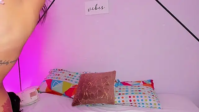 MiahCornell  online show from November 8, 2025, 7:45 pm