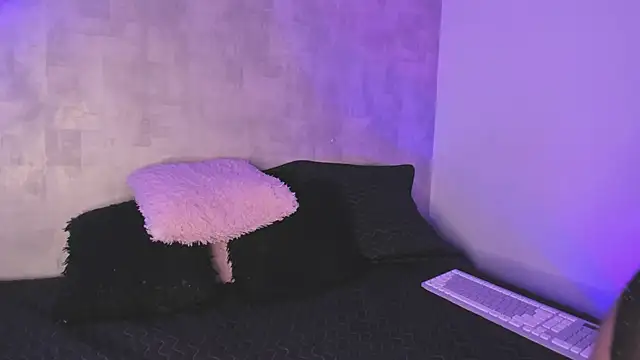 Snapshot of Becky_G chatting on December 19, 2025, 9:00 pm Becky G online show from December 19, 2025, 9:00 pm