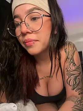 Snapshot of Liz_rogers_x chatting on December 4, 2025, 1:15 am Liz rogers x online show from December 4, 2025, 1:15 am