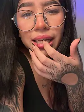 Snapshot of Liz_rogers_x chatting on December 5, 2025, 4:10 am Liz rogers x online show from December 5, 2025, 4:10 am