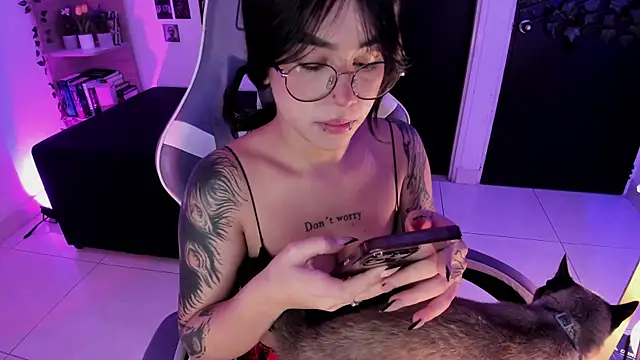 Snapshot of Liz_rogers_x chatting on December 17, 2025, 12:49 am Liz rogers x online show from December 17, 2025, 12:49 am