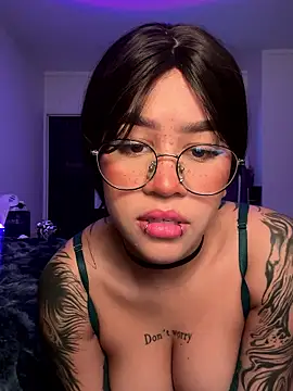 Snapshot of Liz_rogers_x chatting on January 15, 2026, 4:28 am Liz rogers x online show from January 15, 2026, 4:28 am