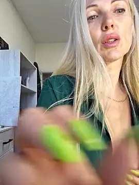 Monna online show from September 12, 2025, 2:06 pm