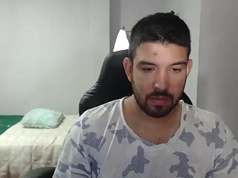 Axel11113 online show from November 17, 2025, 2:17 am