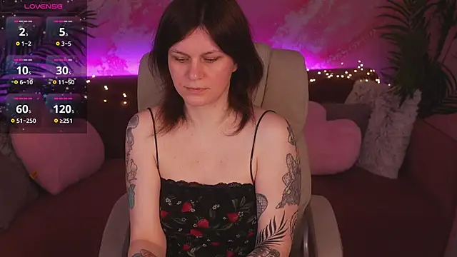 TinaMelt online show from April 12, 2026, 6:46 pm