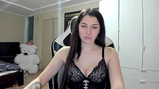 EmiLovsi online show from November 15, 2025, 11:21 pm