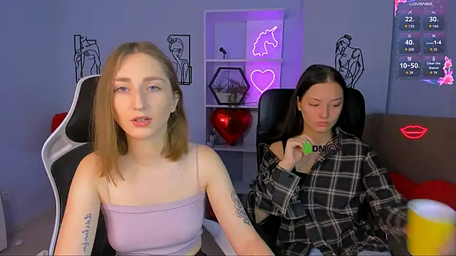 eva smiith  online show from October 17, 2025, 5:43 am