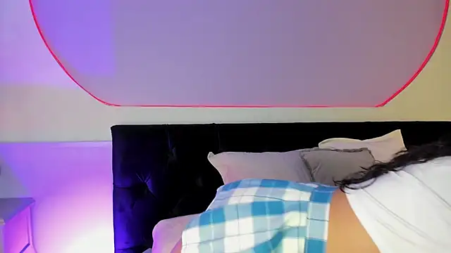  HAANNAH  online show from December 1, 2025, 7:52 pm