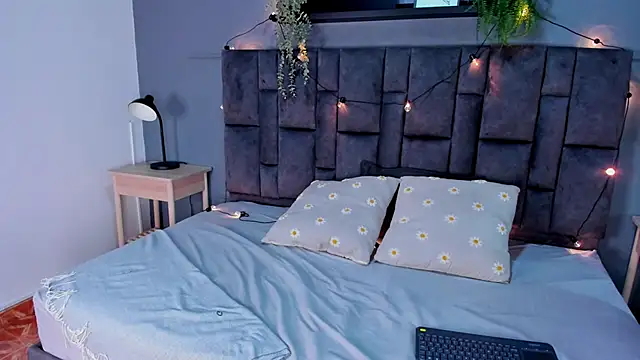 RiriiBrunette   online show from November 20, 2025, 7:46 pm