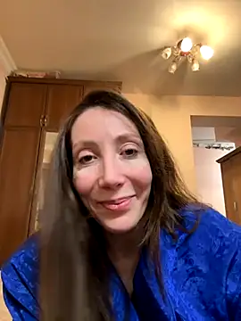 HellaryTourent online show from November 25, 2025, 3:01 pm