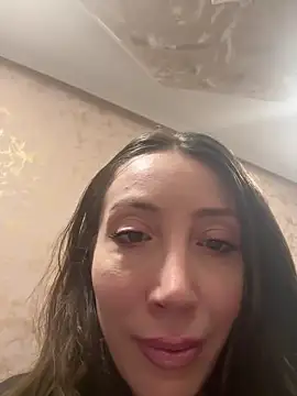 Snapshot of HellaryTourent chatting on February 11, 2026, 3:17 pm HellaryTourent online show from February 11, 2026, 3:17 pm