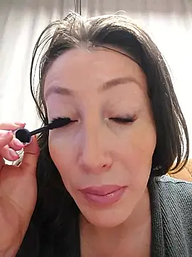 Snapshot of HellaryTourent chatting on February 23, 2026, 2:53 am HellaryTourent online show from February 23, 2026, 2:53 am