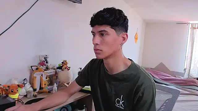 Snapshot of LuClawthorne_ chatting on March 19, 2026, 3:27 pm LuClawthorne online show from March 19, 2026, 3:27 pm