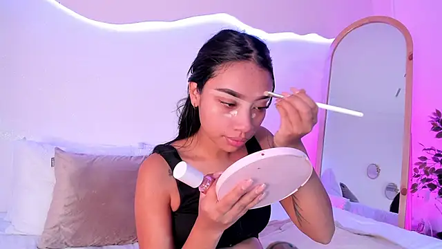 MissPocahontass online show from November 6, 2025, 12:06 pm