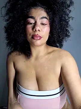 Snapshot of Yerystar chatting on October 19, 2025, 2:23 am Yerystar online show from October 19, 2025, 2:23 am