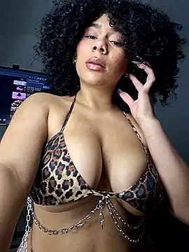 Snapshot of Yerystar chatting on October 26, 2025, 10:25 pm Yerystar online show from October 26, 2025, 10:25 pm