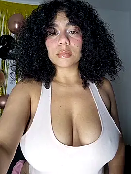 Snapshot of Yerystar chatting on November 16, 2025, 10:26 pm Yerystar online show from November 16, 2025, 10:26 pm