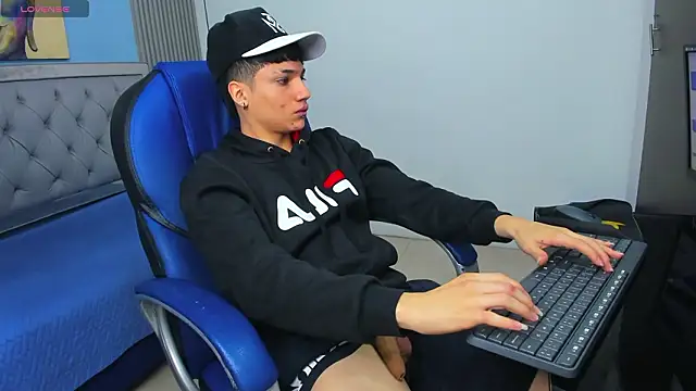 Snapshot of SamBlack_ chatting on February 14, 2026, 12:46 pm SamBlack online show from February 14, 2026, 12:46 pm