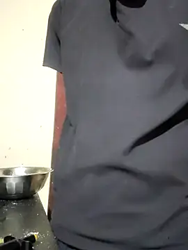 Snapshot of RAYI_Queen_4 chatting on December 20, 2025, 12:56 pm RAYI Queen 4 online show from December 20, 2025, 12:56 pm