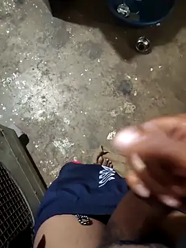 Snapshot of RAYI_Queen_4 chatting on January 14, 2026, 8:47 pm RAYI Queen 4 online show from January 14, 2026, 8:47 pm