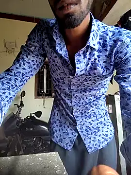 Snapshot of RAYI_Queen_4 chatting on January 18, 2026, 4:05 am RAYI Queen 4 online show from January 18, 2026, 4:05 am