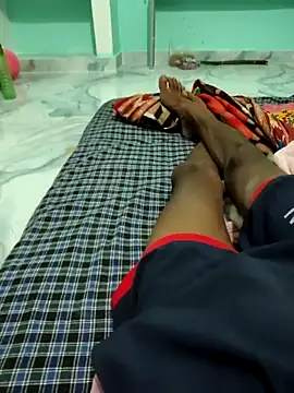 Snapshot of RAYI_Queen_4 chatting on February 14, 2026, 3:31 pm RAYI Queen 4 online show from February 14, 2026, 3:31 pm