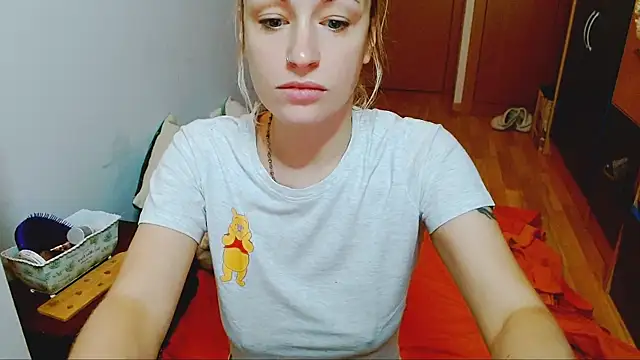 SatinQueen90 online show from October 22, 2025, 6:35 am