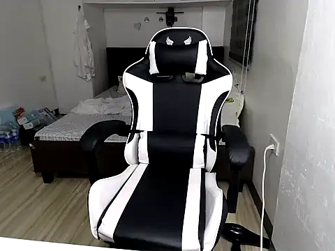 Snapshot of eattmebabyy chatting on November 30, 2025, 11:58 am eattmebabyy online show from November 30, 2025, 11:58 am