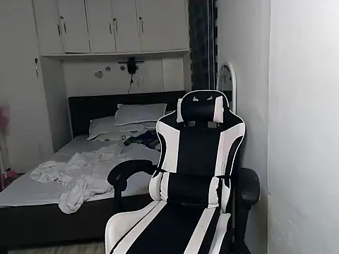 eattmebabyy online show from March 20, 2026, 11:15 am