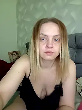 Ami Foxy online show from May 10, 2026, 5:56 am