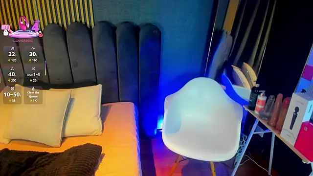 Gina 77 online show from September 23, 2025, 12:19 pm