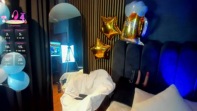 Gina 77 online show from October 6, 2025, 12:02 pm