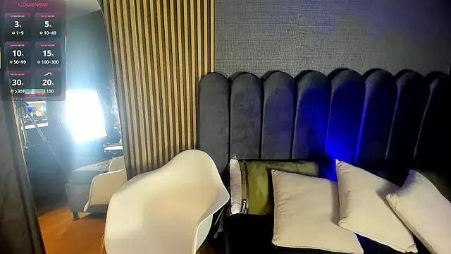 Gina 77 online show from November 4, 2025, 12:04 pm