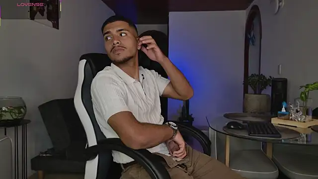 Snapshot of michel_g1 chatting on February 17, 2026, 12:29 am michel g1 online show from February 17, 2026, 12:29 am