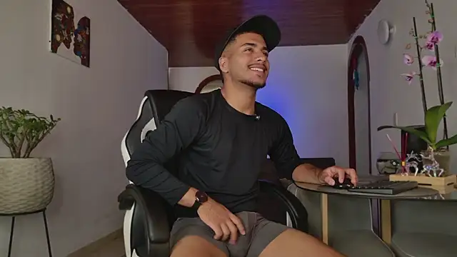 Snapshot of michel_g1 chatting on March 4, 2026, 6:25 pm michel g1 online show from March 4, 2026, 6:25 pm