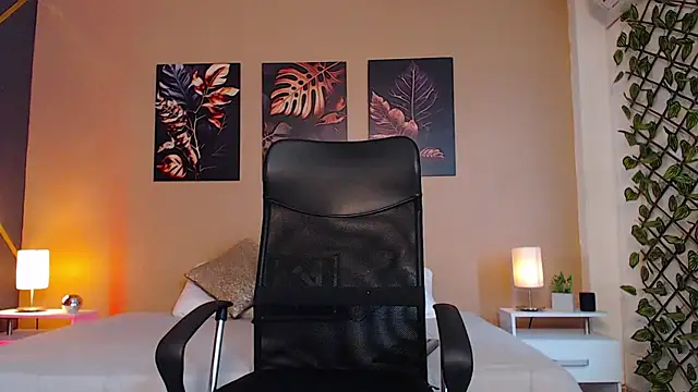 Snapshot of ChristopherBlack_ chatting on October 14, 2025, 1:34 pm ChristopherBlack online show from October 14, 2025, 1:34 pm