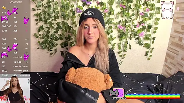 Snapshot of Amy_Moonlight chatting on October 19, 2025, 10:10 pm Amy Moonlight online show from October 19, 2025, 10:10 pm