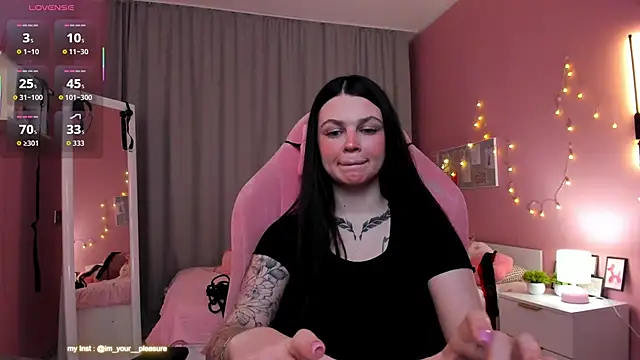 Snapshot of Michela_Fruet chatting on November 30, 2025, 1:09 am Michela Fruet online show from November 30, 2025, 1:09 am