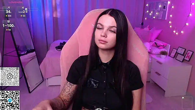 Michela Fruet online show from May 5, 2026, 1:02 am