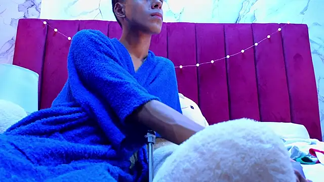 PrincePoppy online show from December 17, 2025, 8:37 pm