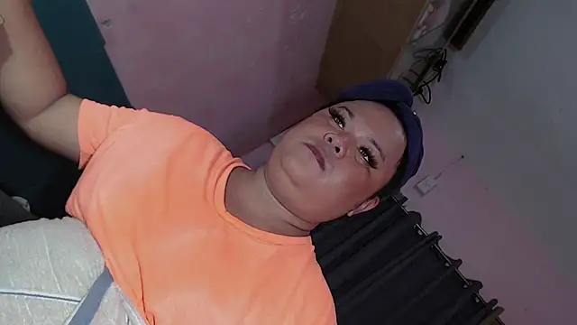 Snapshot of fallen_angel08 chatting on December 15, 2025, 4:39 am fallen angel08 online show from December 15, 2025, 4:39 am