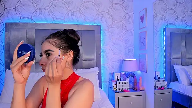 AlliceWinter online show from September 17, 2025, 1:46 pm