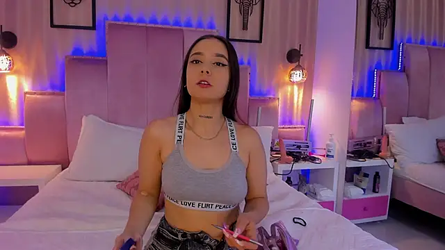 Snapshot of AlliceWinter chatting on February 9, 2026, 5:28 pm AlliceWinter online show from February 9, 2026, 5:28 pm