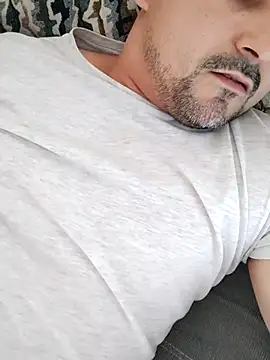 Bradd 32 online show from November 17, 2025, 4:57 pm