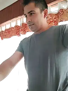 Snapshot of Bradd_32 chatting on February 14, 2026, 11:51 am Bradd 32 online show from February 14, 2026, 11:51 am