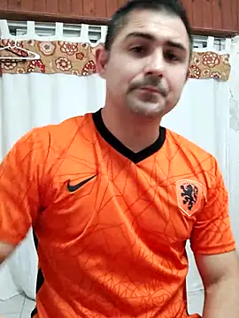 Snapshot of Bradd_32 chatting on February 16, 2026, 4:08 am Bradd 32 online show from February 16, 2026, 4:08 am