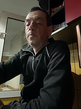 adiluci1 online show from April 5, 2026, 2:20 am