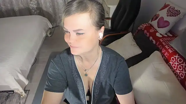Snapshot of MildMature chatting on July 9, 2026, 9:19 pm MildMature online show from July 9, 2026, 9:19 pm